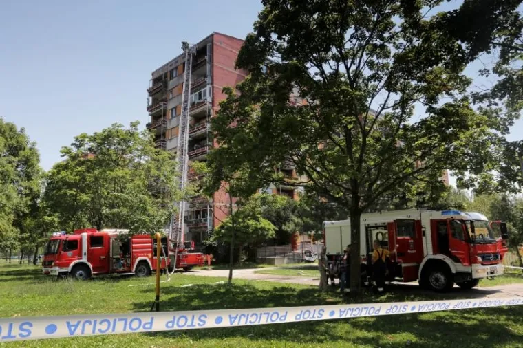 EKSPLOZIJA U ZAGREBU: Gorjelo na osmom katu stambene zgrade u Feren&scaron;čici