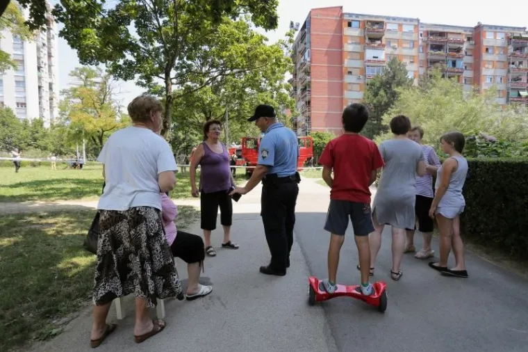 EKSPLOZIJA U ZAGREBU: Gorjelo na osmom katu stambene zgrade u Feren&scaron;čici