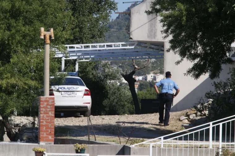 OTVORENA ISTRAGA: U septičkoj jami kuće Makaranina koji je u subotu izvr&scaron;io samoubojstvo pronađeno tijelo mu&scaron;karca
