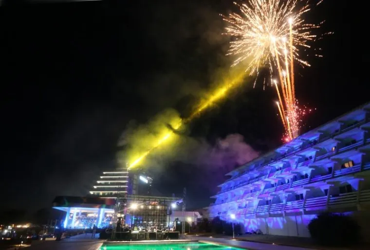 S obzirom na to da je hotel 'Olympia' trenutno kategoriziran na četiri zvjezdice i taj će objekt, za sada, ostati u istoj kategoriji. Cilj te investicije je razvoj kongresnog turizma, a 'Olympia' ima 4 kongresne dvorane, od kojih najveća prima čak 600 ljudi. (Hina)