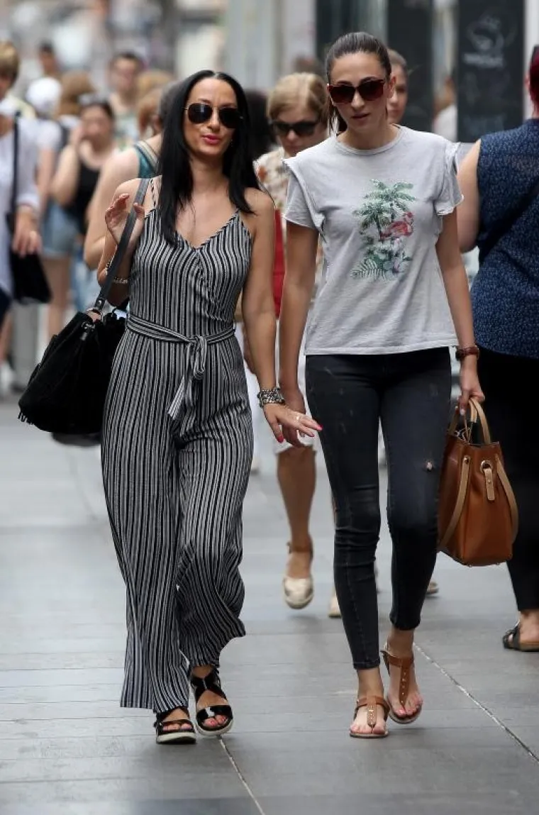 LIJEPE ŽENE PROLAZE KROZ GRAD: Pogledajte kako su se Zagrepčanke sredile za subotnju &scaron;picu