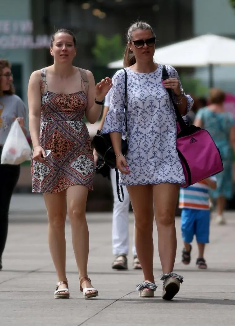 LIJEPE ŽENE PROLAZE KROZ GRAD: Pogledajte kako su se Zagrepčanke sredile za subotnju &scaron;picu