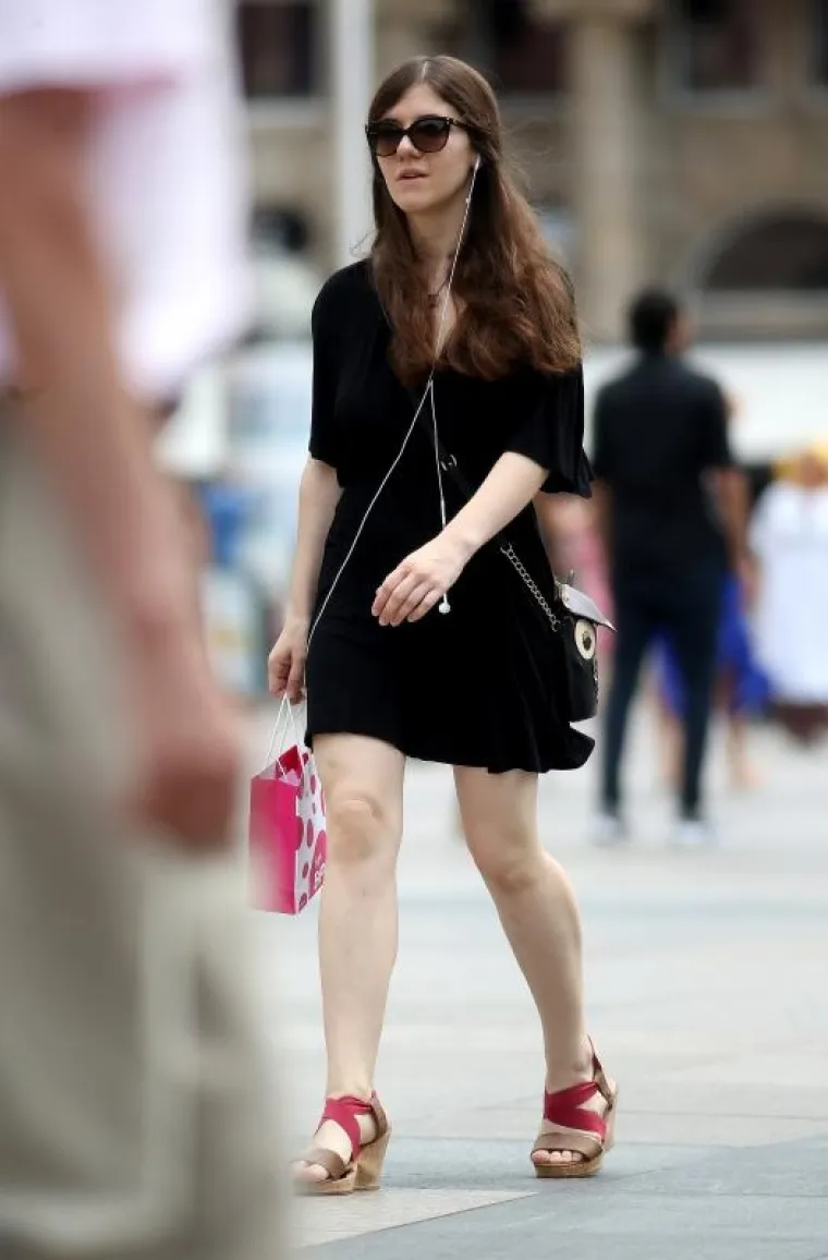 LIJEPE ŽENE PROLAZE KROZ GRAD: Pogledajte kako su se Zagrepčanke sredile za subotnju &scaron;picu