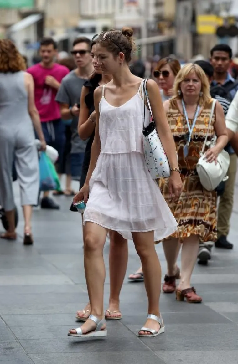 LIJEPE ŽENE PROLAZE KROZ GRAD: Pogledajte kako su se Zagrepčanke sredile za subotnju &scaron;picu