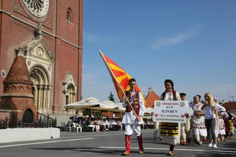 Svečana povorka sudionika 51. Đakovačkih vezova