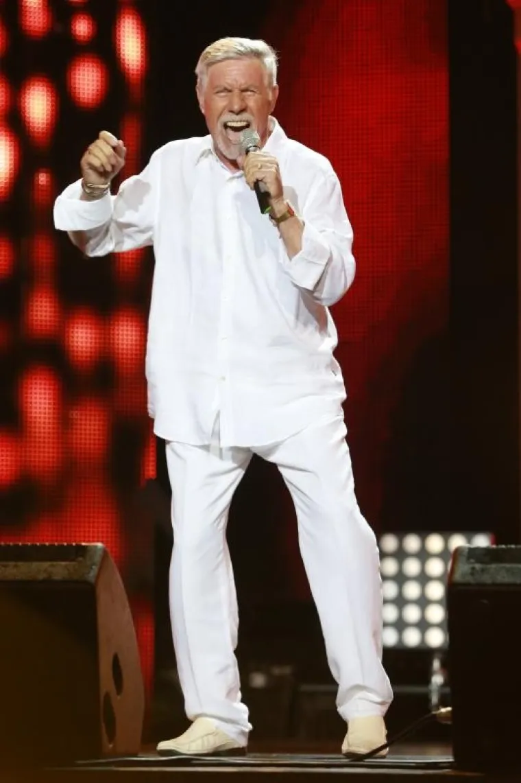 Pobjednik finalne večeri ovogodišnjeg Splitskog festivala je, prema odluci žirija, Mia s pjesmom Sunce, oblak, vjetar. Publika je najboljim proglasila Marka Škugora s pjesmom Ka dica.  Najbolja debitantica je Domenica, a najbolji stajling imala je Mia. Najbolje stihove ima pjesma Nikše Sviličića Jube moja, a za najbolju interpretaciju nagrađena je Kristina Boban. Fotografi: Miranda Cikotić i Ivo Čagalj/PIXSELL