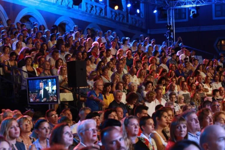 MIA I MARKO &Scaron;KUGOR POBJEDNICI SPLITSKOG FESTIVALA: Evo kako je pro&scaron;la finalna večer