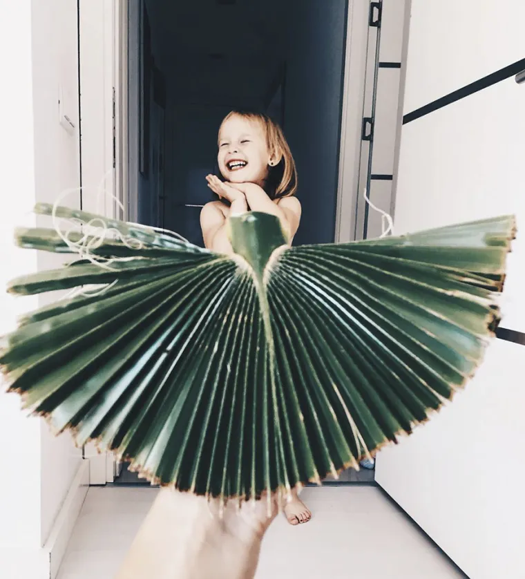 ODIJEVA KĆER U HRANU I CVIJEĆE: Igrajući se perspektivom, ova umjetnica stvara čarobne fotografije