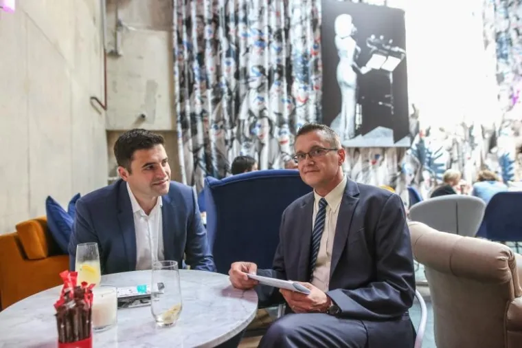 Pogledajte tko je sve do&scaron;ao na osnivačku skup&scaron;tinu nove stranke biv&scaron;ih HNS-ovaca