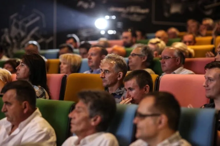 Pogledajte tko je sve do&scaron;ao na osnivačku skup&scaron;tinu nove stranke biv&scaron;ih HNS-ovaca