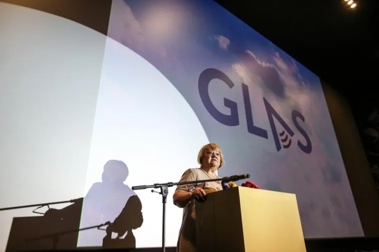 Pogledajte tko je sve do&scaron;ao na osnivačku skup&scaron;tinu nove stranke biv&scaron;ih HNS-ovaca