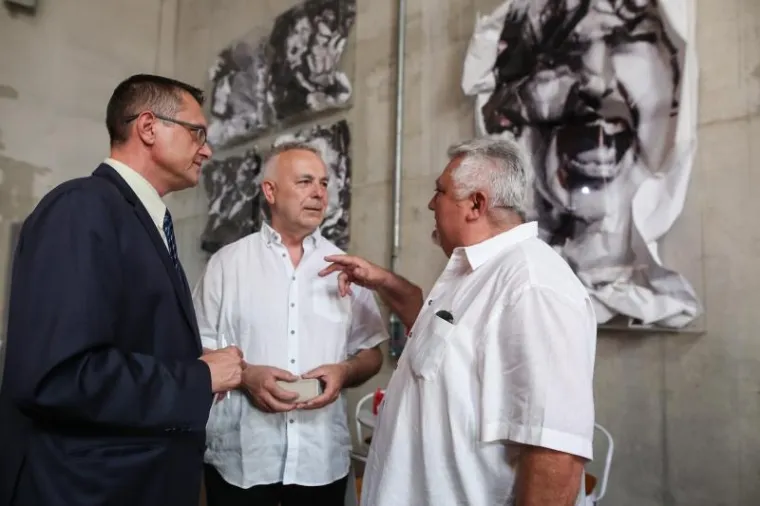 Pogledajte tko je sve do&scaron;ao na osnivačku skup&scaron;tinu nove stranke biv&scaron;ih HNS-ovaca