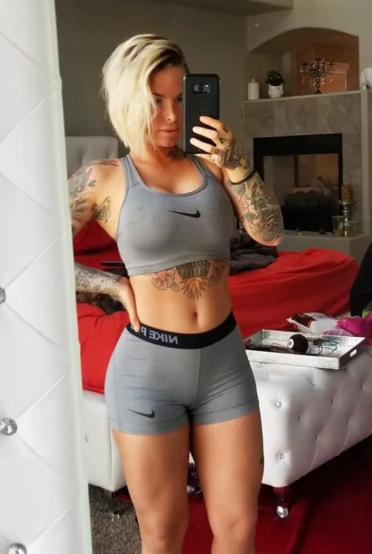 VOLI PITONE I IZVAN PORNO SETA: Provjerite za&scaron;to porno diva Christy Mack na Instagramu ima skoro 3 milijuna fanova