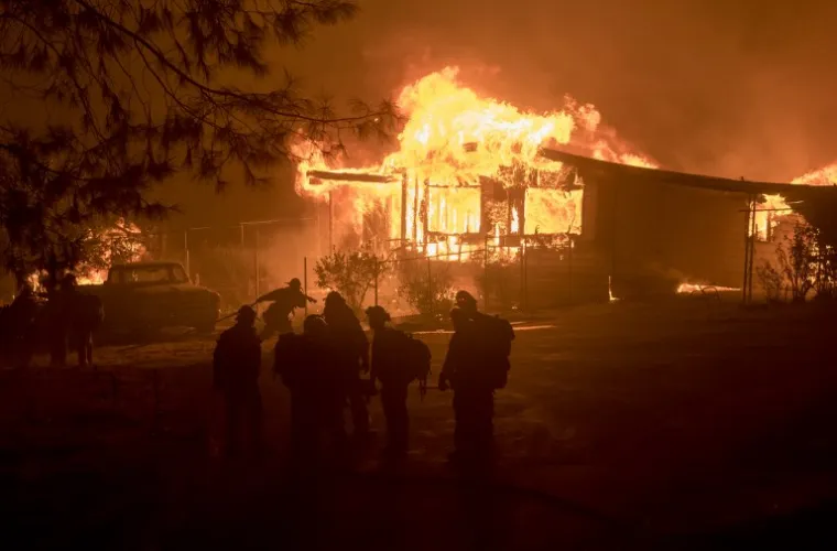 RAZORNA SNAGA PRIRODE UHVAĆENA KAMEROM: Kalifornijom haraju stravični požari, scene su nevjerojatne