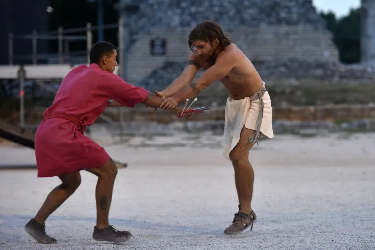 Samo da je 'kruha i igara': pogledajte spektakularnu borbu gladijatora u pulskoj Areni