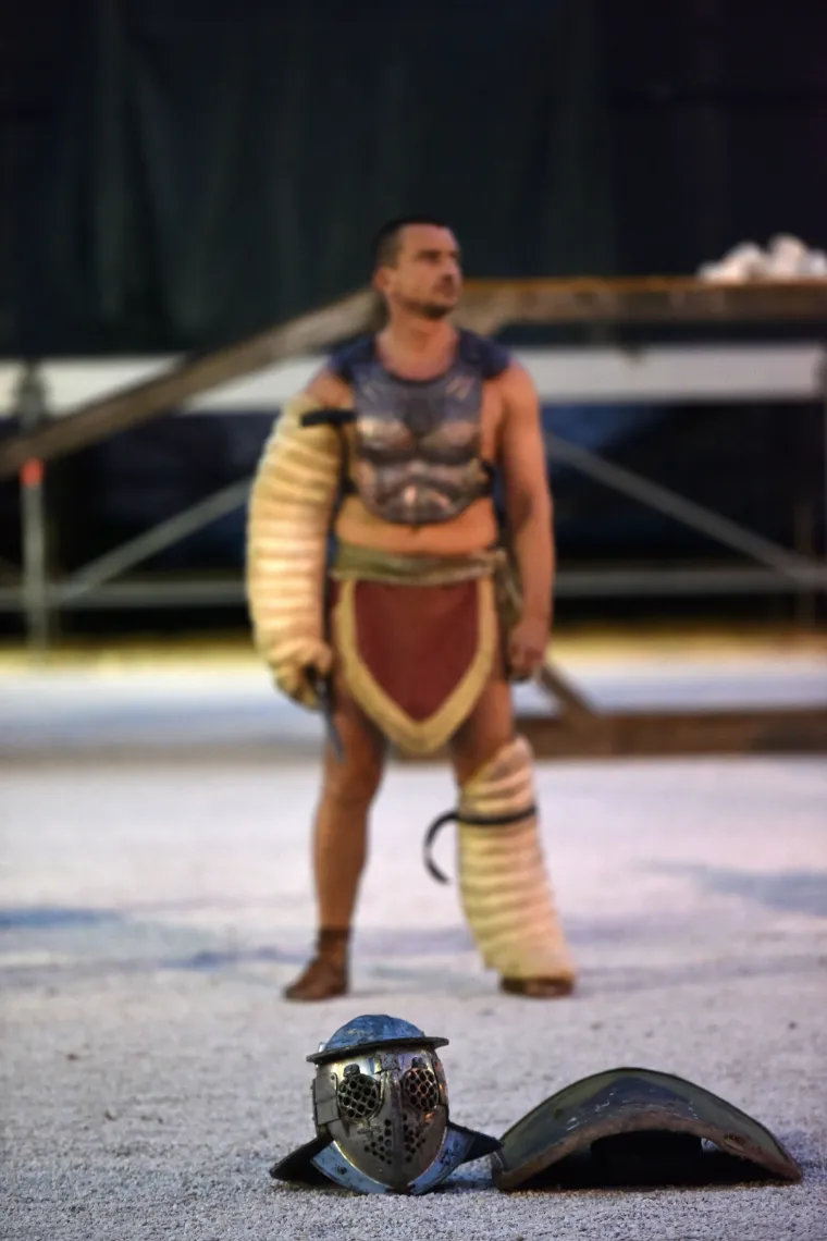 Samo da je 'kruha i igara': pogledajte spektakularnu borbu gladijatora u pulskoj Areni