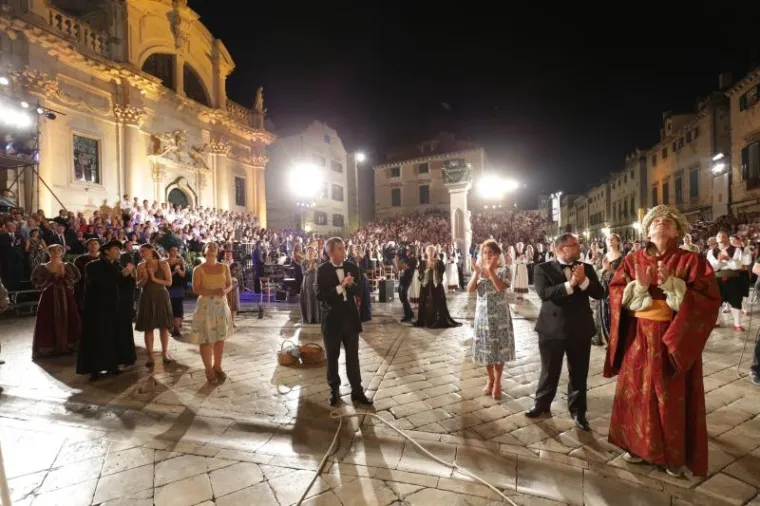 Pod ravnanjem v.d. intendanta Mladena Tarbuka svirali su Dubrovački simfonijski orkestar, Zagrebačka filharmonija, Akademski zbor Ivan Goran Kovačić, Dubrovački komorni zbor te Mje&scaron;oviti zbor Libertas.