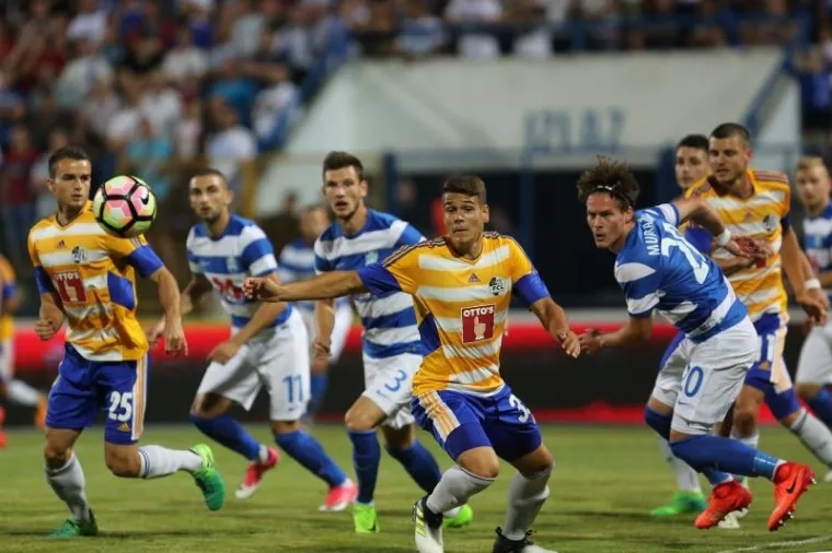 &Scaron;UKER I VLAOVIĆ U GRADSKOM VRTU: Pogledajte ludu atmosferu na utakmici s Luzernom