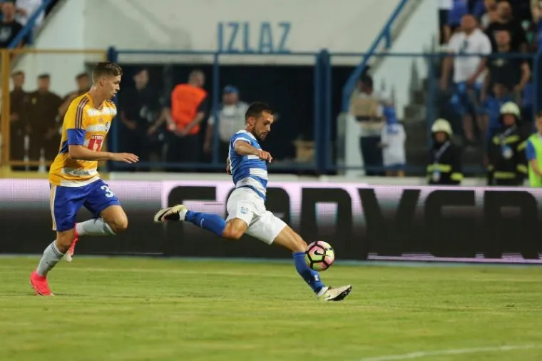 &Scaron;UKER I VLAOVIĆ U GRADSKOM VRTU: Pogledajte ludu atmosferu na utakmici s Luzernom