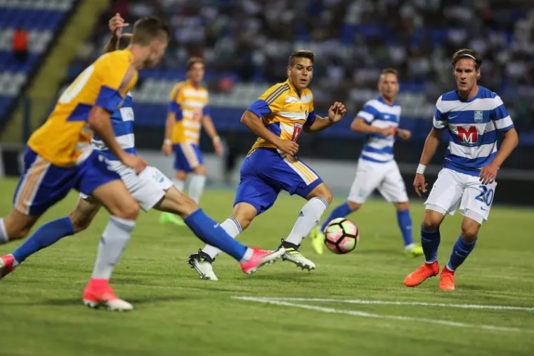 &Scaron;UKER I VLAOVIĆ U GRADSKOM VRTU: Pogledajte ludu atmosferu na utakmici s Luzernom