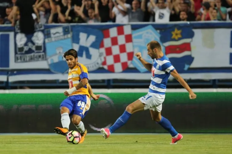 &Scaron;UKER I VLAOVIĆ U GRADSKOM VRTU: Pogledajte ludu atmosferu na utakmici s Luzernom