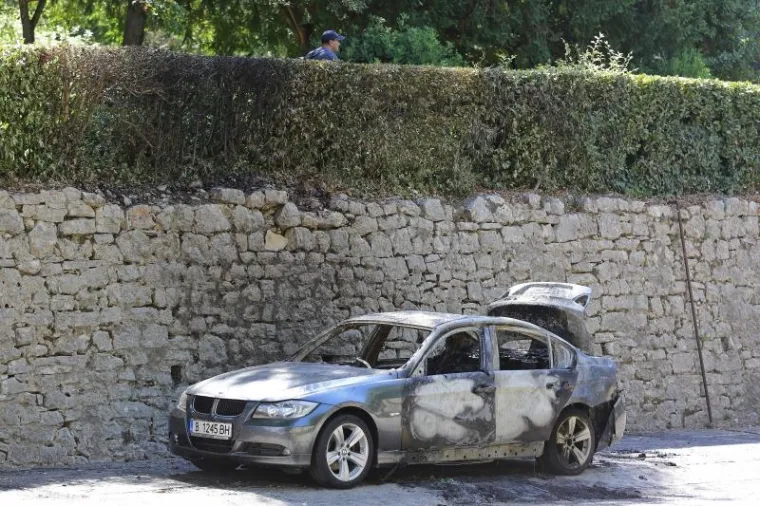 NAPAD U ZADRU: Navijačima Levskog zapaljen BMW, jedan Bugarin ozlijeđen