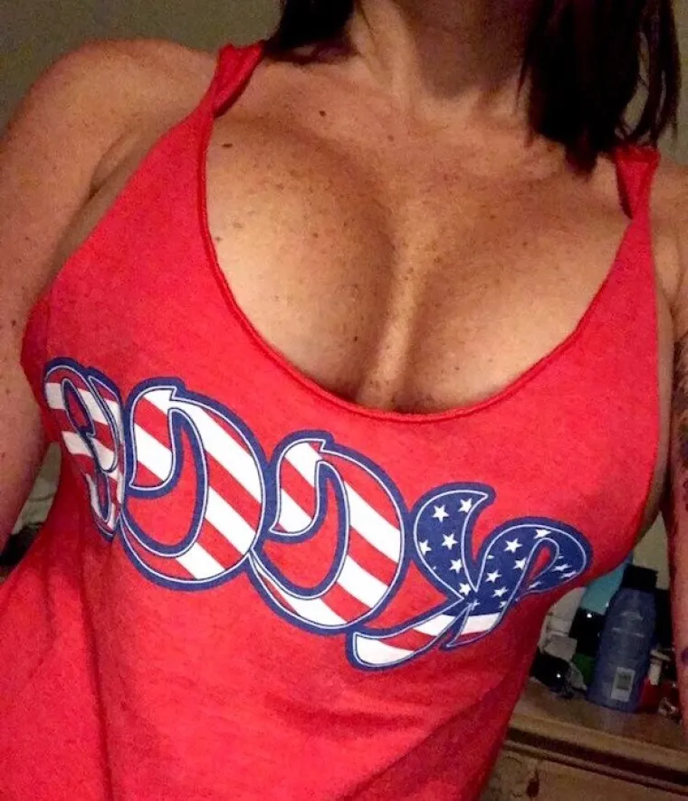 BLUD I RAZVRAT ILI SAMO PRAKTIČNOST? Izgleda da su zaboravile grudnjak, kao i neke uzuse...