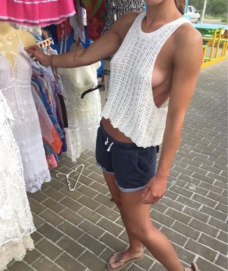 BLUD I RAZVRAT ILI SAMO PRAKTIČNOST? Izgleda da su zaboravile grudnjak, kao i neke uzuse...