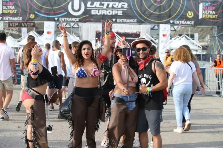 PARTIJANERI NAVALILI NA STADION: Vijore se zastave sa svih strana svijeta, evo tko je sve stigao na Ultru