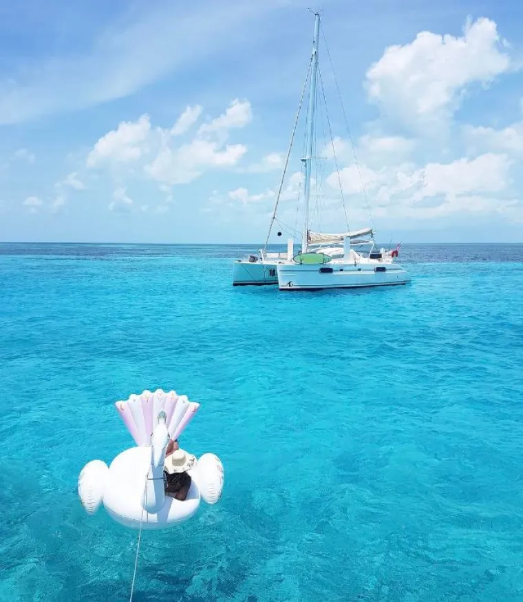 Luftmadraci su sastavni dio plaža i ljeta bez njih su nezamisliva. Ove sezone hit su luft madarci raznih oblika i boja, a nama su se najvi&scaron;e svidjela krila koja su nekako profinjena i magična, ba&scaron; kao &scaron;to su ljetne večeri.