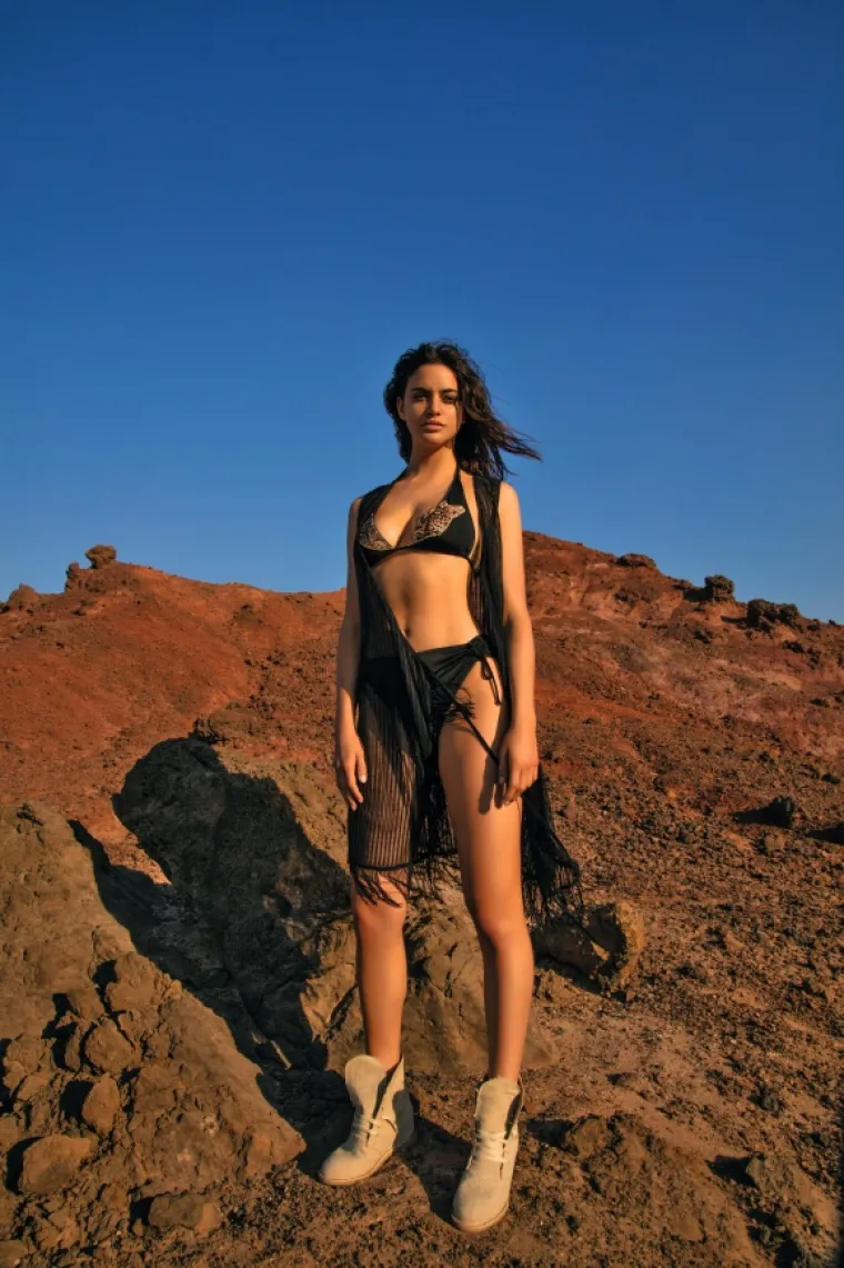 Neodoljivi &scaron;arm egzotike Dalekog istoka, koji je protkan kroz sve ovoljetne linije omiljenog talijanskog beachwear brenda, očekuje vas po 30% sniženim cijenama.