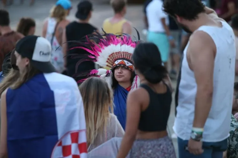 JUTRO NAKON PRVE VEČERI ULTRE: Pune ruke posla za gradske komunalce, Poljud i okolica preplavljeni smećem, posao im otežava bura