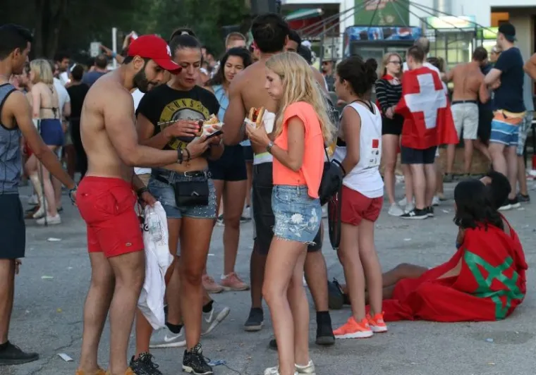 JUTRO NAKON PRVE VEČERI ULTRE: Pune ruke posla za gradske komunalce, Poljud i okolica preplavljeni smećem, posao im otežava bura