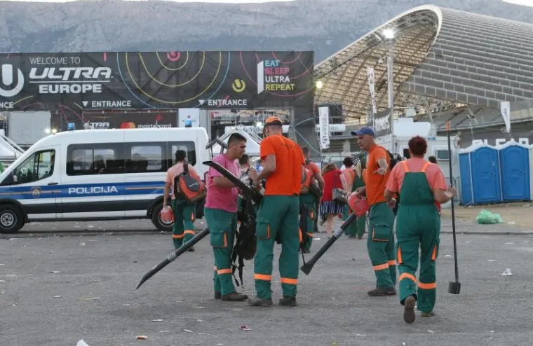 JUTRO NAKON PRVE VEČERI ULTRE: Pune ruke posla za gradske komunalce, Poljud i okolica preplavljeni smećem, posao im otežava bura