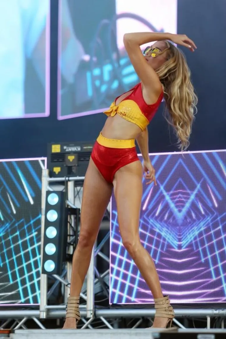 LJEPOTICE NA ULTRI: Uskoro počinje druga večer spektakla na Poljudu, pogledajte atraktivne partijanerice iz prve noći