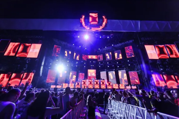 Pogledajte kako su se u drugoj noći festivala zabavljali partijaneri, DJ-i napravili ludilo
