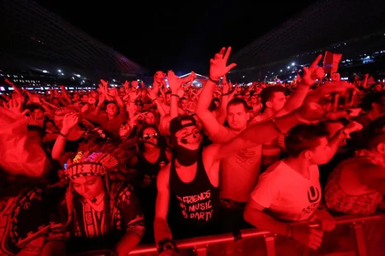 Pogledajte kako su se u drugoj noći festivala zabavljali partijaneri, DJ-i napravili ludilo