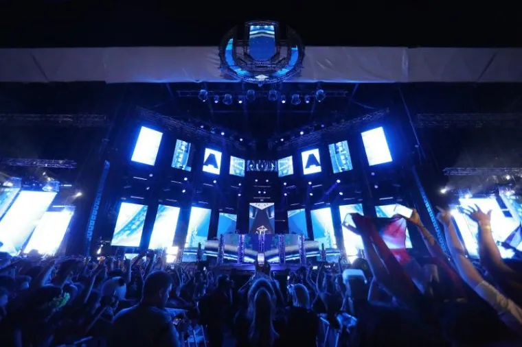 Pogledajte kako su se u drugoj noći festivala zabavljali partijaneri, DJ-i napravili ludilo