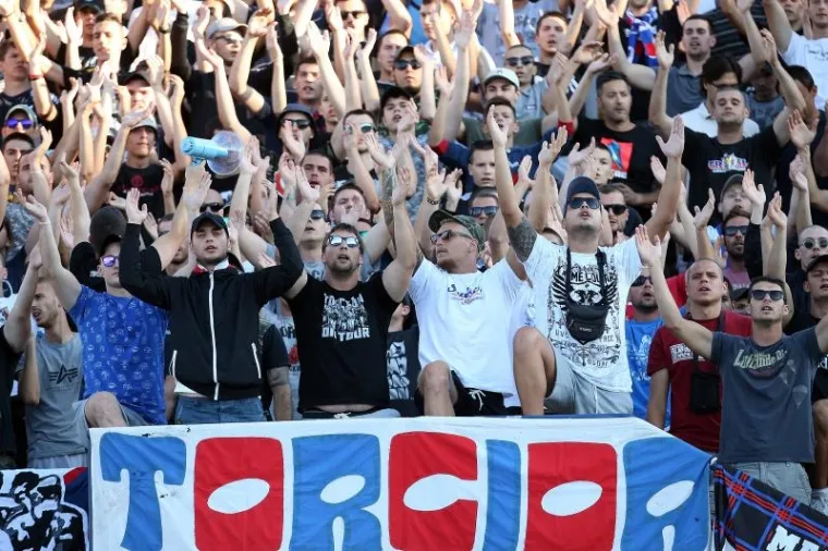 TORCIDA POHARALA MAKSIMIRSKI JUG: Pogledajte kakva je bila atmosfera u derbiju s Lokomotivom