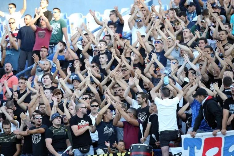 TORCIDA POHARALA MAKSIMIRSKI JUG: Pogledajte kakva je bila atmosfera u derbiju s Lokomotivom