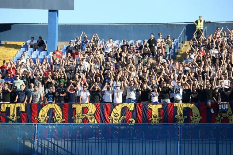 TORCIDA POHARALA MAKSIMIRSKI JUG: Pogledajte kakva je bila atmosfera u derbiju s Lokomotivom
