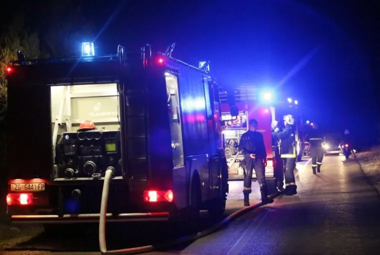 Od čvora Vrpolje prema Perkoviću rasplamsao se veliki požar