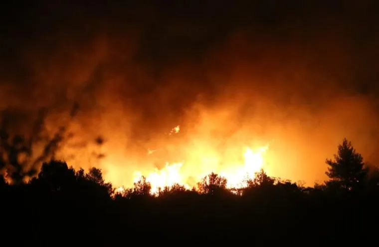 Od čvora Vrpolje prema Perkoviću rasplamsao se veliki požar