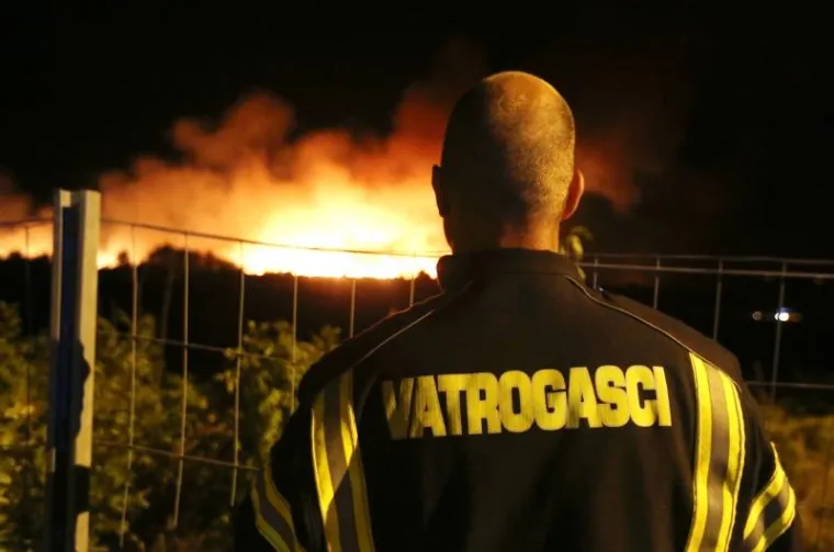 Od čvora Vrpolje prema Perkoviću rasplamsao se veliki požar