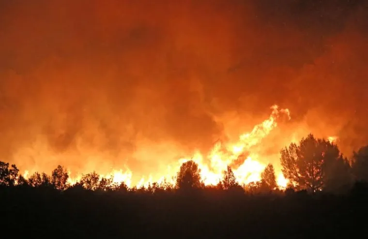 Od čvora Vrpolje prema Perkoviću rasplamsao se veliki požar