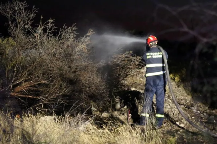 Od čvora Vrpolje prema Perkoviću rasplamsao se veliki požar