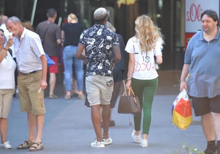 ZALJUBLJENI DAN NA ZAGREBAČKOJ &Scaron;PICI: Zgodna zaručnica Dinamovog Čileanca pozirala na Cvjetnom trgu