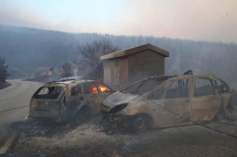 Strašni prizori iz Mravinaca nakon prolaska vatrene stihije