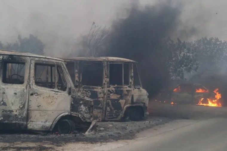 Strašni prizori iz Mravinaca nakon prolaska vatrene stihije