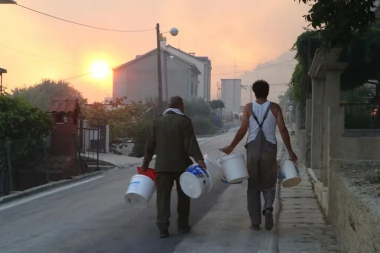 Stra&scaron;ni prizori iz Mravinaca nakon prolaska vatrene stihije